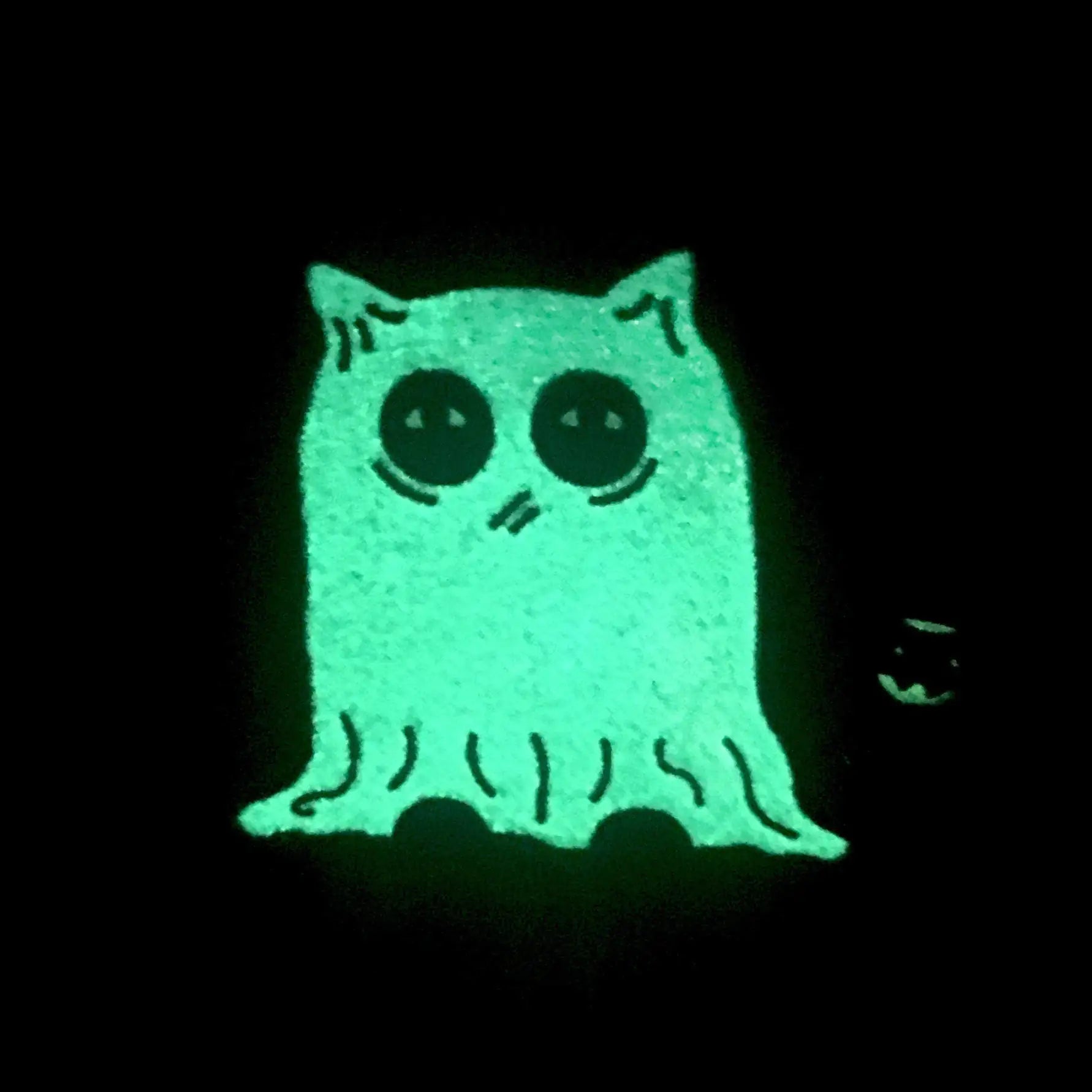 Glowing Ghost Cat Needle Minder — image 2 of 4
